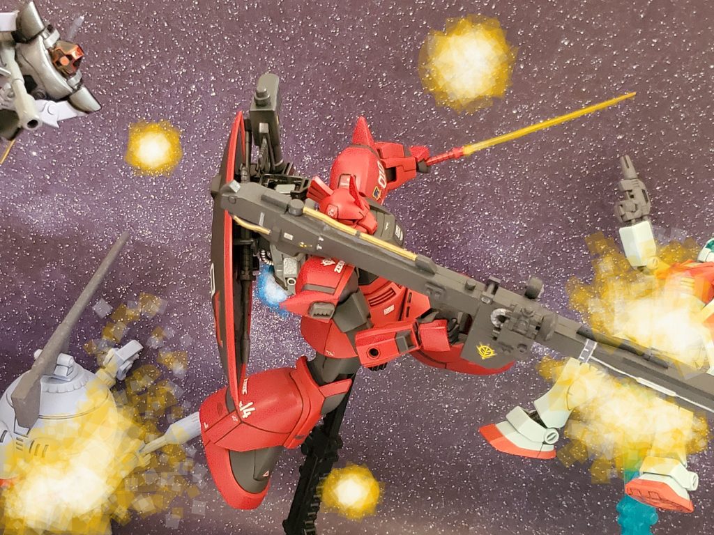 宇宙要塞ア・バオア・クーに進行した連邦軍はNフィールド、Sフィールドに大半の戦力を投入❕脇の固めが甘くなったEフィールドに精鋭の小規模艦隊を突入させ、上陸作戦を展開した✨しかし、一騎当千とも言える鬼神のような真紅に染まったMSに進路を阻まれる😵💦