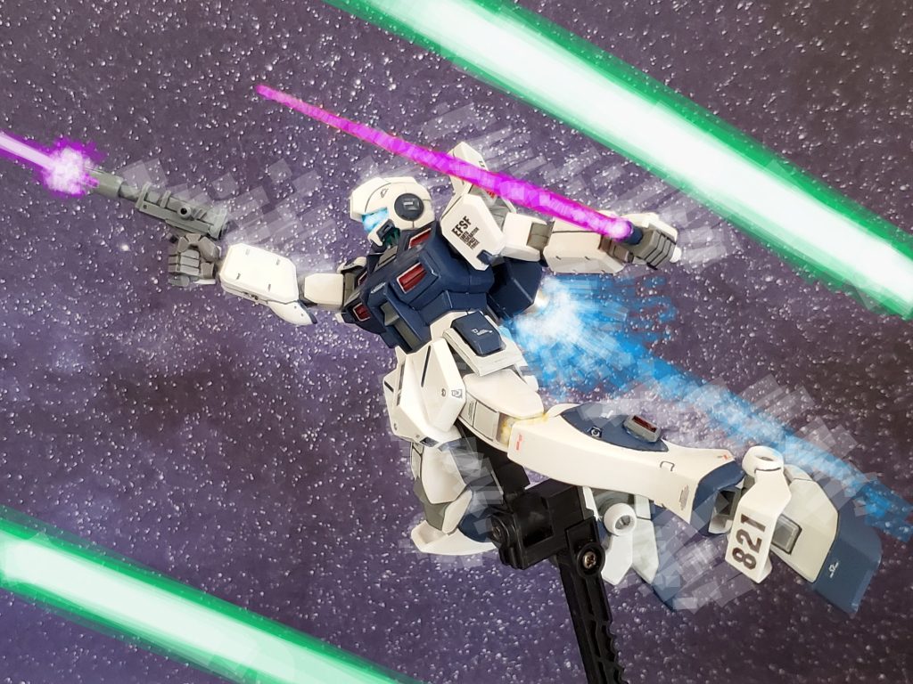 ジムコマンドは、これまでとは比べ物にならない機動性を発揮しビームを次々に回避👍✨煌めくようなバーニアを帯ながら真紅の機体へと突き進む~👊✨しかし、この動きはパイロット、機体自体にかかる負荷も大きい😅💦