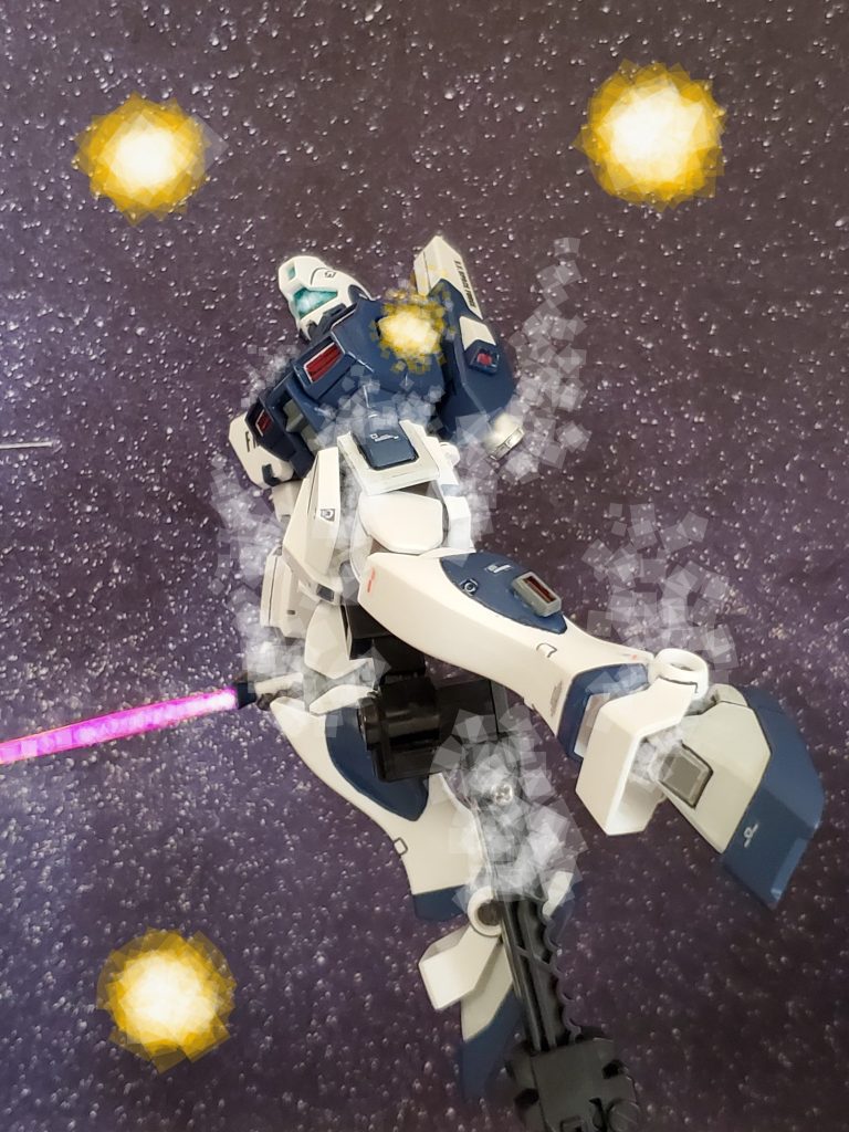 ノボトニー中佐は追撃しようとするも、機体の各所から白煙が上がりジムコマンドはオーバーヒート😵💦リミッター解除による負荷で機能が停止したのである😅その後、間もなく戦闘が終了❕ア・バオア・クー海戦は連邦軍勝利で決着し、一年戦争は終結😊✨フランクリン・ノボトニー中佐はMS43機、艦船1隻のスコアで連邦軍第6位の戦績を残したのであった……💫以上、私の妄想イメージによるフランクリン・ノボトニー中佐のジムコマンド高機動型とジョニー・ライデン少佐の高機動型ゲルググの対決でした~😊🎶