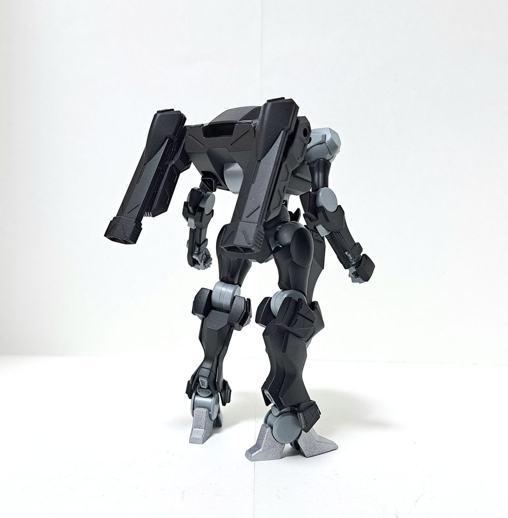 前後足部に装甲を追加、背部に排熱用フィンを装備