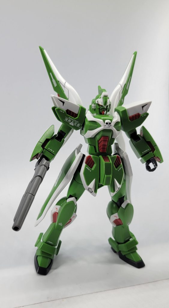 全身緑のガンダムってのも中々いない気がします。vガン辺りの時系列ってこともあり独特な色、デザインで何だかんだで好きですね。あと通常時とファントムライトで印象が大きく変わるのはいいですね。時限強化は男のロマンです。撮影ブースが無いので、プラバンや、白い紙を使ってそれっぽくしてます、あと狭いからポーズがあまり取れません....