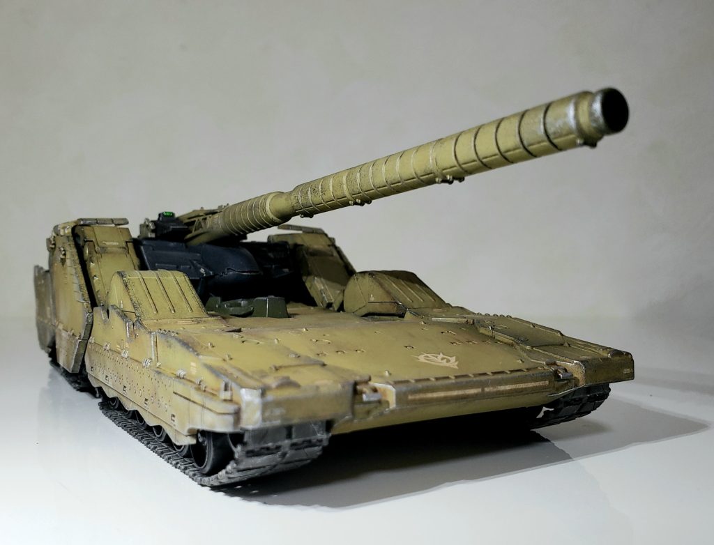 タンク形態低くてカッコイイね!巨大戦車なので転輪が32個ありますw