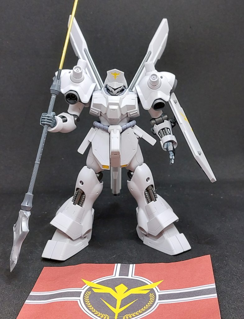 仮組状態を撮影。ベースキットのギラ・ドーガは古いキットのため、ヒザの中央に合わせ目がでますが、プロポーションや可動が優れており、現在の目で見ても良キットであると言えます。