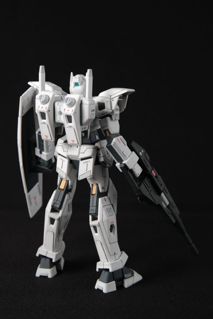 後ろ姿。バックパックには丸い突起物をつけてみました。バーニアを少し加工して、噴射エフェクトを付けられるようにしています。