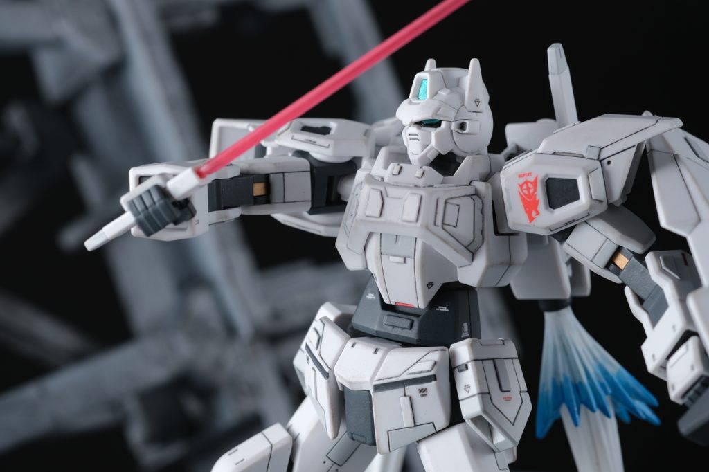 スジボリ頑張ったね。噴射エフェクトは筆塗りだけど、結構うまくできたんじゃないかと思います。清涼感あふれる冷たくおいしそうな仕上がりです(?)エース機は大馬力で噴射させたい想いがあるので、1/100用のものを付けてます。