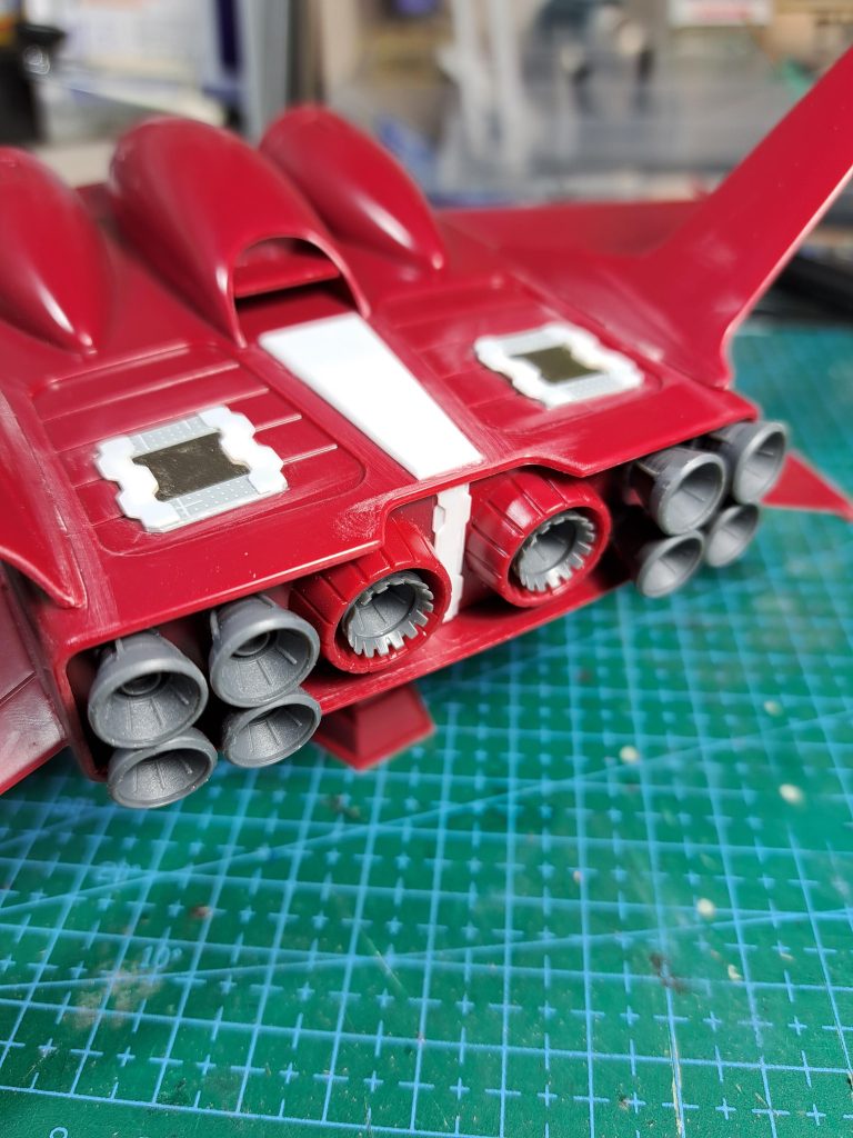 グフカス足裏、ドダイにネオジム磁石を埋めています。