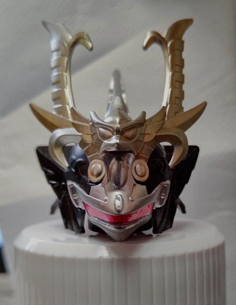 頭。クシャトリヤのとさかをとって司馬懿の兜を被せています。