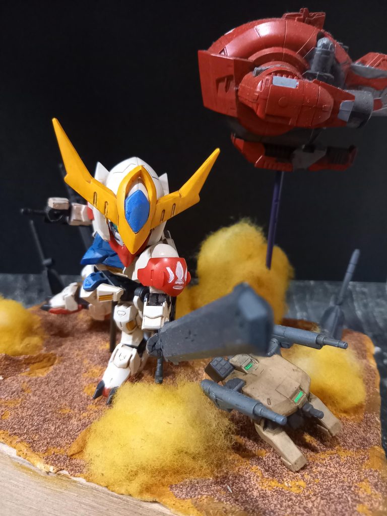 100均の木箱を土台に紙粘土とジオラマ用砂を敷いて絵の具で茶色にした綿を配置