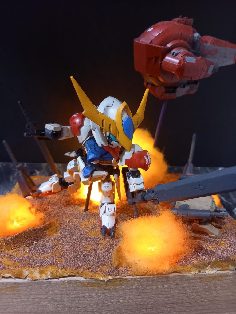 爆発風の綿は下からLEDで発光させてます。