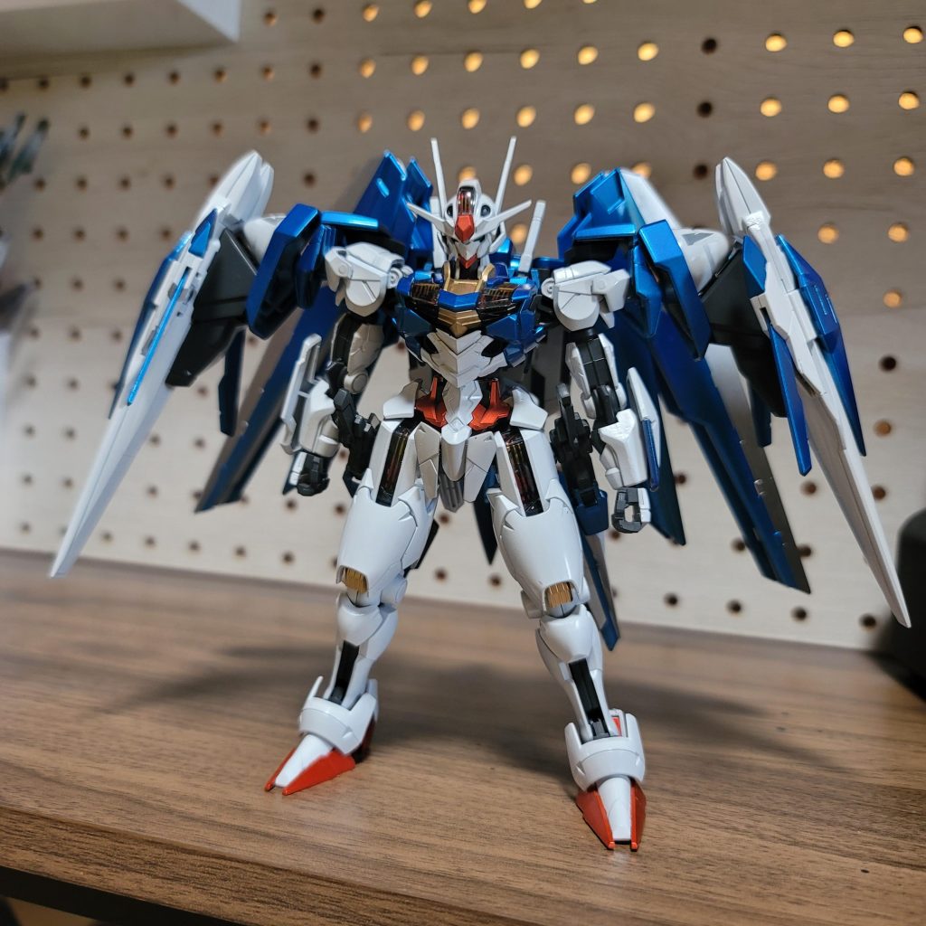 青の部分を綺麗なメタリックに塗りたくてメタリックブルーを塗装したら思ってた色と違い、何回も塗り直ししました(笑)また細かい部分の塗装とか墨入れ等々…まだ完成とまではいきませんが完成したらまた投稿しますので、是非見ていただきたいです!