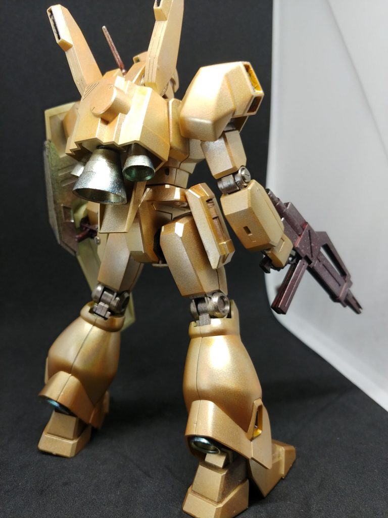 今回のゴールドには【ホロレッド×イエローゴールド】、【ホロレッド×ホワイトゴールド】、【ホロイエロー×ホワイトゴールド】の3つで写真では分かりづらいですけど、濃いゴールド薄いゴールド一応部分的に塗り分けてます。分かりづらいですけど。オレンジっぽいゴールド~薄っすらオレンジなホワイトゴールド な感じ、にホロ