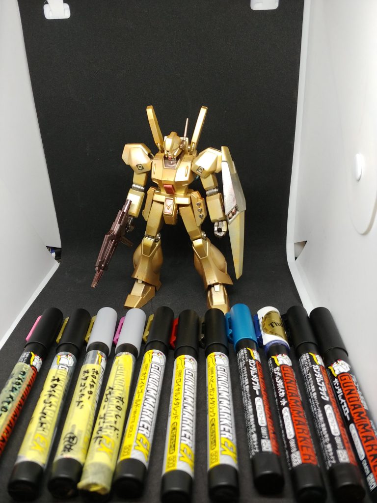 此方は今回GMASコンペに参加してました。ミカエリスもですが使用ガンダムマーカーはガンダムブラック、ガンダムイエロー、ガンダムメタバイオレット、ガンダムメタブルー、ホワイトゴールド、ヘビーガンメタリック、ロイヤルメタレッド、【ホロレッド×イエローゴールド】、【ホロイエロー×ホワイトゴールド】、【ホロレッド×ホワイトゴールド】、【ガンダムイエロー×蛍光ピンク】