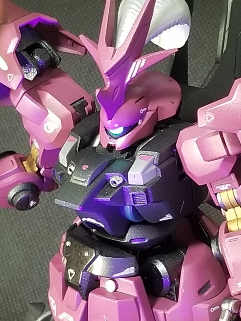 お気に入りの斜め上方から。股関節はエアリアル同様、左右入れ替えを行って足長効果を狙ってます。