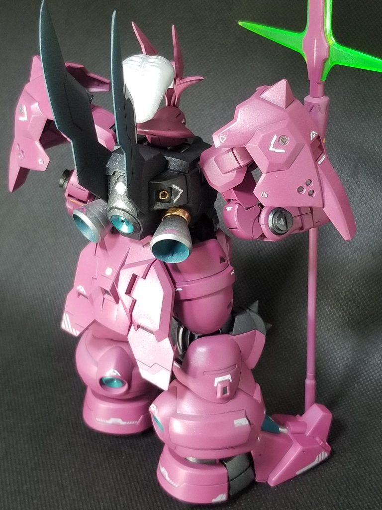 バックショット。メインバーニアを2基追加した以外はキットのままです。