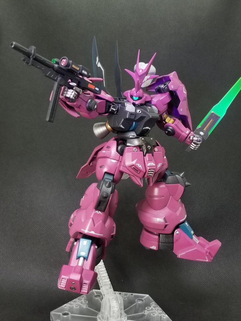 カラーリングは本体パープルはもうかなりな混色です😅最後まで納得がいかず、最終でクリアパープルとクリアピンクを混ぜたものを吹いてようやく及第点かなといったところです👍この色をはじめ、各色ガンメタを少量混ぜてほんのりパール仕様にしています。