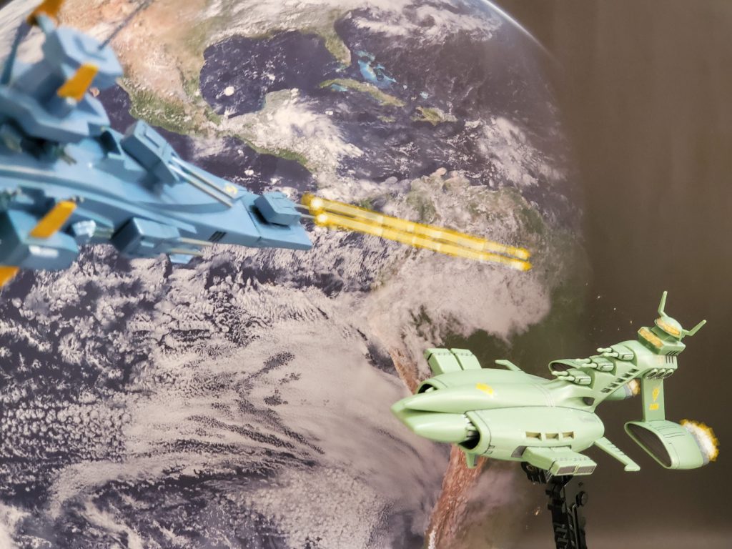 『赤い彗星』がサイド7にて補足した連邦の新鋭戦艦、通称『木馬🎠』を追跡して地球に降下した頃、ランバ・ラル隊はドズル中将の命により、連邦軍MSの目撃情報が多発している衛星軌道宙域に向かった👍ランバ・ラル隊は、その宙域で1隻のマゼラン級を発見👀❗交戦状態に入る✨