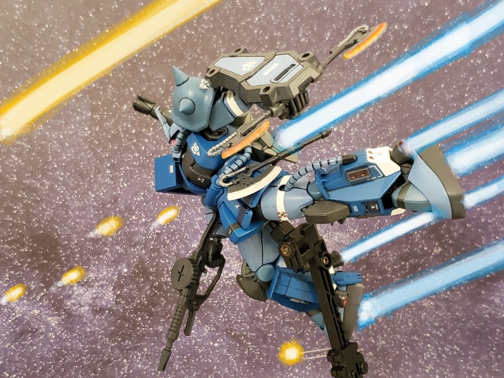 ランバ・ラル大尉は新装備『ツインアックス🪓』を起動する✨この装備はショートシールドと2本のヒートホークで構成された攻防一体の対MS用の格闘武器😎✨攻撃モードは2種類✌️ランバ・ラル大尉は『シザーモード』を展開👍