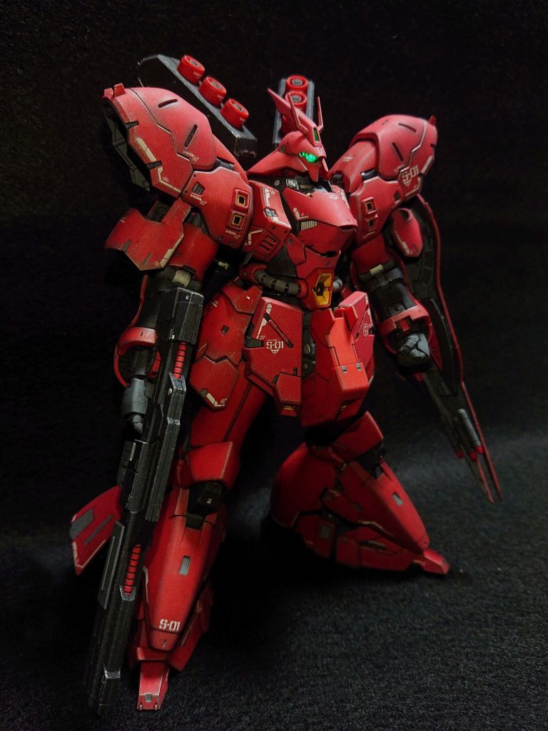 部分塗装は装甲の細かなモールドや裏側をグレー、フレーム部分はシルバー、ゴールド、黒鉄色で塗り分けて情報量を増やしています。