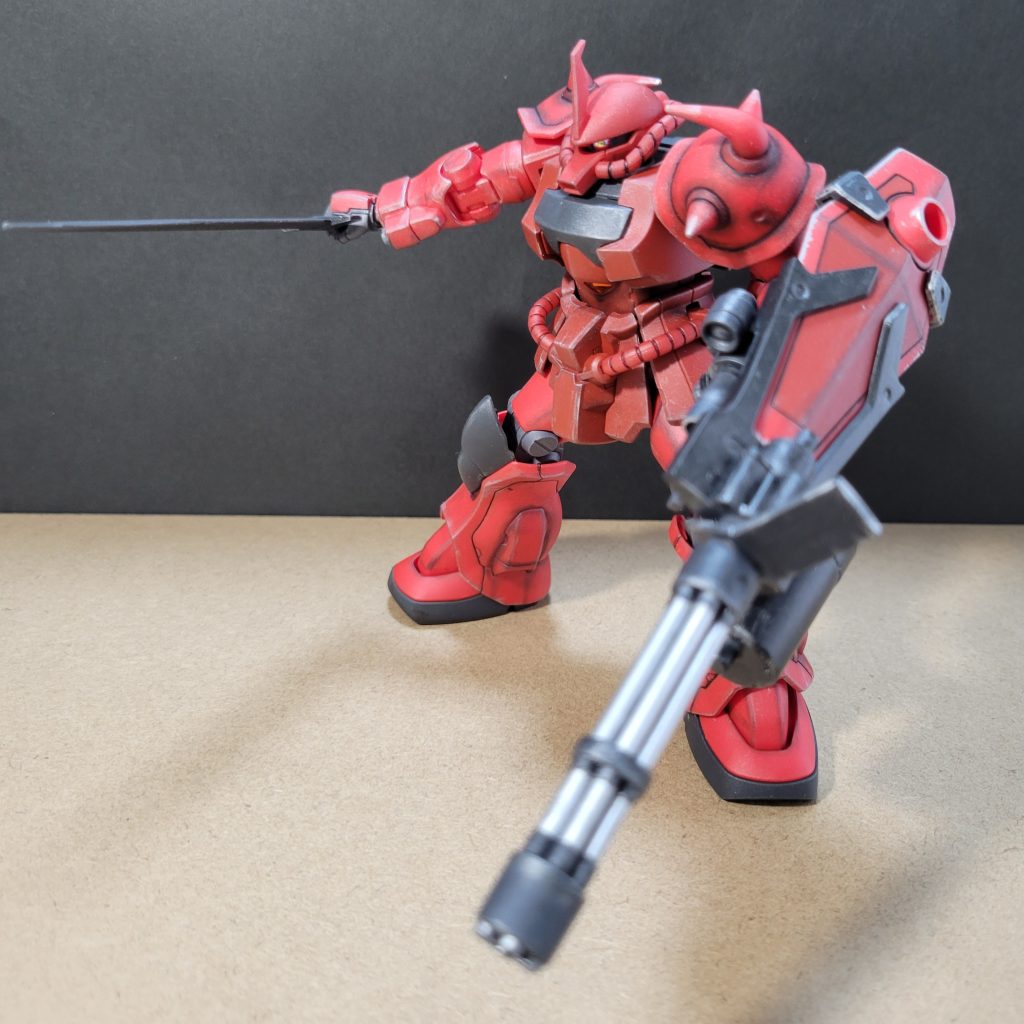 モノアイ真っ直ぐよりザク系はちょっとズラすと目付き悪目で好きです。