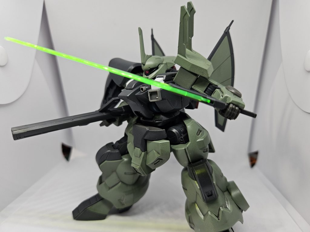 ビーム・トーチはジェターク社独自の武装である。通常のビームサーベルより幅広で防御にも転用出来た。