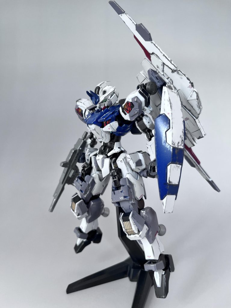 株式会社ガンダムの理念に共感したベネリットグループ傘下の一つの企業で内密に行われていたGUND医療研究により開発された汎用試験MS。(内密にしたところで監査などでバレそうですが)名前には再生や回復の意味が込められています。