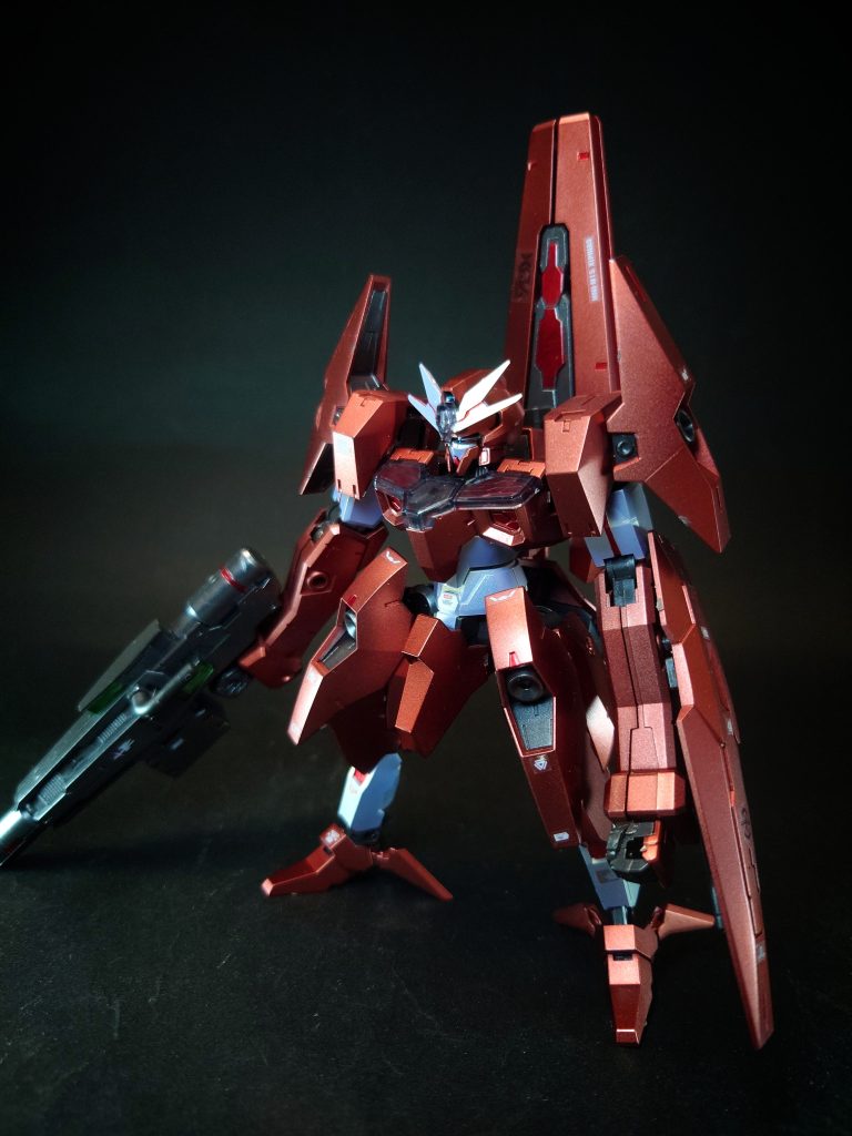 標準的な機体よりも腕が長く、脚の短い特徴的な体型を持つが、これはより高度な戦闘機動に耐えうるための方策であり、これによって機体重心の安定をもたらした。広域制圧に長けたビームディフューズガンを装備し、バックアップを主体とした戦術を行うなど、兄弟機であるルブリス・ウルとは違う性能を発揮する。