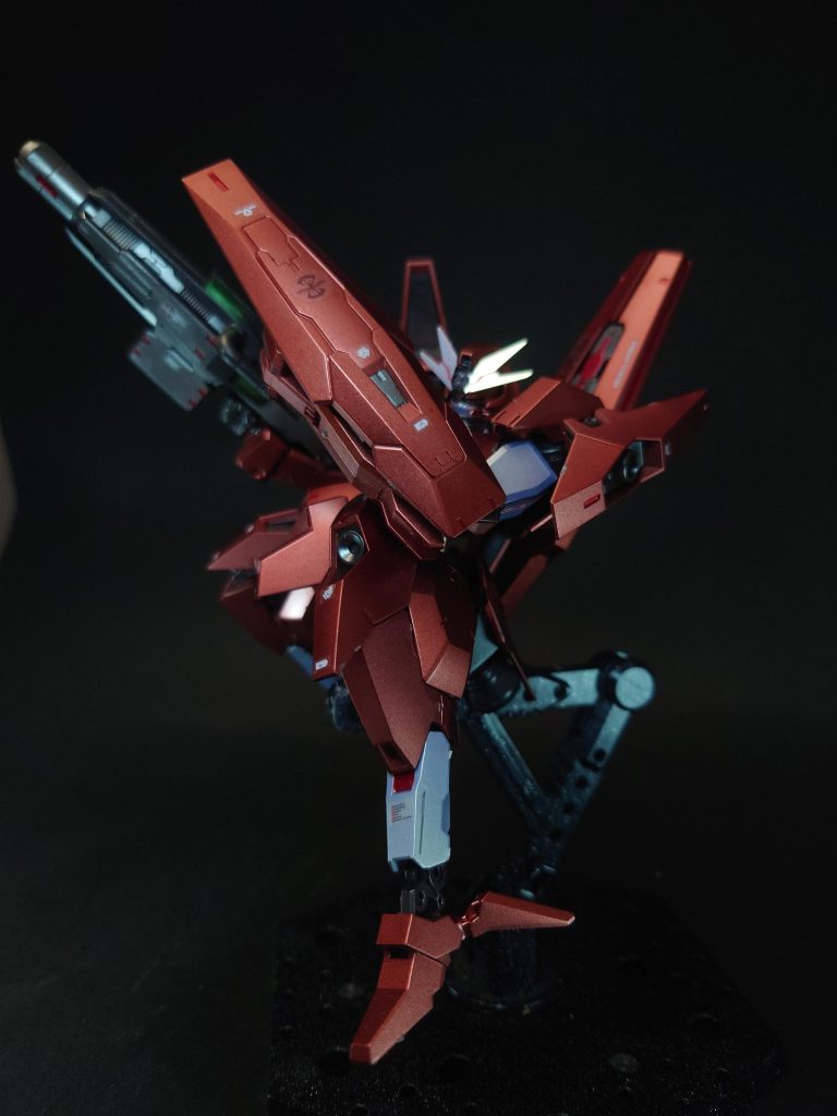 ガンシールドルブリス・ウルのビームガトリングガンに装備されている物と同型のシールド。裏面にはビームサーベルがマウントされている。