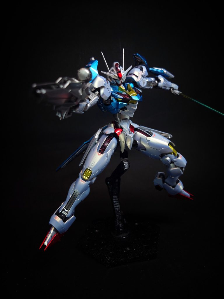 武装・必殺攻撃 編集ヘッドビームバルカン頭部のこめかみ部分に2門装備された小型ビーム砲。