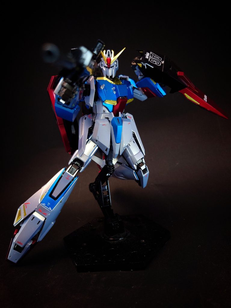 武装・必殺攻撃XBR-M-87A2ビーム・ライフル長銃身の本機専用ビームライフル。出力5.7MW。WR形態には機体上部(ロングテールスタビライザー前)に銃身を短縮化した状態で装着される。銃口からロング・ビーム・サーベルを発振させ、銃剣のように使用する事も可能。使用するEパックはガンダムMk-IIのビームライフルと同一規格の物でありこちらもライフルの駆動出力は本体供給ではなくEパックから供給される物となっている。ロング・ビーム・サーベルビーム・ライフルの銃口から長めのビーム刃を展開し銃剣を模した形態。敵を斬り付ける他、ビーム刃を展開した状態で投擲する事も可能。ビーム・コンフューズ劇場版3作目で使用。投擲したビーム・サーベルの刃にビーム・ライフルのビームを当て、メガ粒子ビームを乱反射拡散させて広範囲を攻撃する。グリプス2内部でキュベレイのファンネルを迎撃する為に用いられた