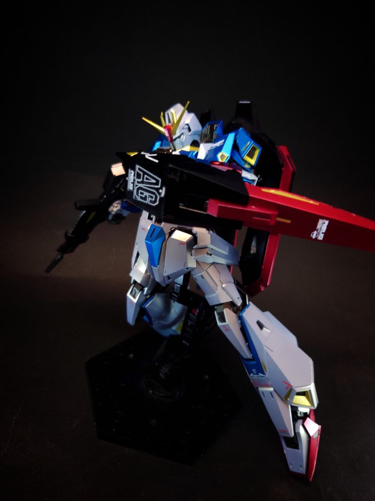 ハイパー・メガ・ランチャー別名メガ・ビーム・ランチャー。出力8.3MW。ジェネレーター内臓のΖガンダム最大の兵装。長大なビーム砲を機体正面で両手で構える。また百式のメガ・バズーカ・ランチャーほど顕著ではないが推進機を備え推力アシストも行う仕様である。各種玩具ではWR形態で機体下部のシールドに取り付け可能になっており本体が地面から離れる分の接地脚も配されている。また、この兵装にもロング・ビーム・サーベル機能が採用されている。