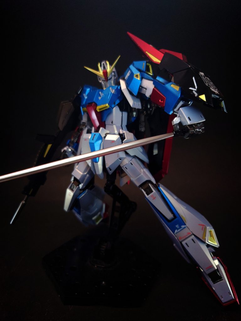 ビーム・サーベル腰部左右のラッチに格納されている近接格闘兵装。ユニットはΖガンダム専用に開発された物であり、標準的な物に数倍する最大出力を持つ。出力0.65MW。