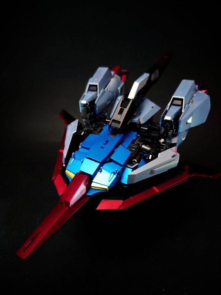 特殊機能 バイオセンサー簡易サイコミュの一種。ニュータイプが搭乗することで、機体のコントロールを補助する。高いニュータイプ能力を持つパイロットが搭乗した場合、サイコフィールドなどの現象を引き起こす事がある。サイコフィールドバイオセンサーが起因している原因不明のエネルギーフィールド。パイロットやパイロットに関わった人物、機体の周囲にいる周囲の人物の意志に反応し、様々な挙動を見せる。本機の場合、ビームを弾く、定格を大幅に超えた出力でビーム・サーベルを発振させる、敵のバイオセンサー搭載機を金縛りにする、などの現象を引き起こしている