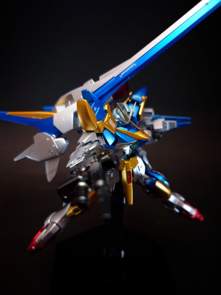 ビーム・ライフルVガンダム用の武装の強化発展型。グリップ部を兼ねるビーム・ピストルを中核に加速増幅用バレル、照準システム兼エネルギー供給モジュールユニットを組み合わせたライフル。バレル部はよりビームの収束率の高いものになっているが、ビーム・ピストルはVガンダムの物と同型である。マルチプル・ランチャー銃身下部に装着されたグレネード弾などの各種実体弾を発射可能な武装。本来はV2バスター仕様の大型弾倉タイプを装備する。