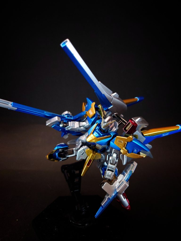 リアクティブアーマーアサルトパーツに含まれる追加装甲。金色の部分に耐ビームコーティングが施されており、一般的なビーム・ライフル程度の威力ならプラズマ化して緩和することが可能。両肩、股間、両膝に装着。Iフィールド・ジェネレーター両肩のリアクティブアーマーに内蔵し、ビーム兵器を無力化する。高出力ビームには対応できないが、十分な防御力を得る。正規の整備環境で換装されなかったためか、数多くの武装を装備した影響でバリアは働くことはなかった。