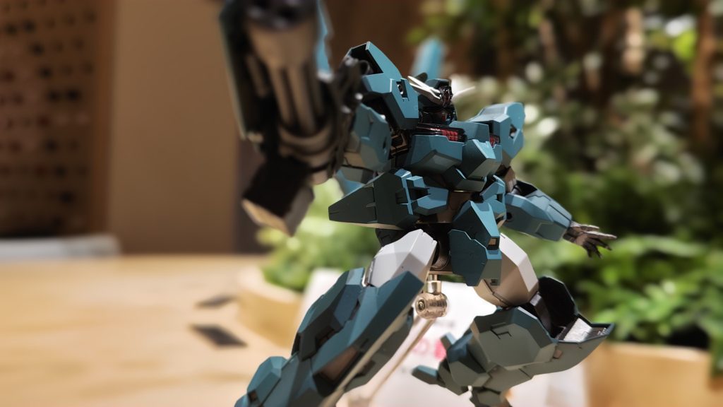 自分は会社近くの塗装ブースで塗った組み立てや、デカール貼りをよく会社でしてます!ルブリスウルの投稿はこちら!https://gumpla.jp/hg/1373985