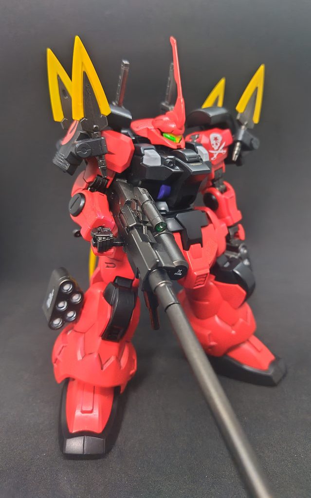 ディランザをベースに、ザクアメイジング(ブースター)・マラサイの角と足・M1アストレイの刀・ビルダーズパーツクナイ、30MMスコープ・ジョイントパーツを使用。