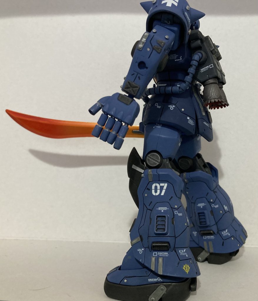 サイドショット。脚はグフカスのものに変えています。