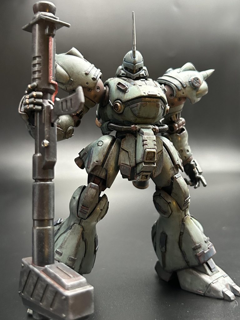 腰のフロントアーマーはイフリートナハトの余剰パーツを取り付けてます😁ジャイアントバズーカはHG用は迫力に欠ける気がするのでMGのモノに変更しました🎉