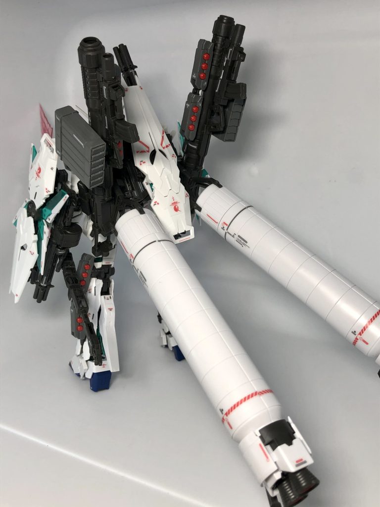 背面から。プロペラントタンクのインパクトが凄いです。