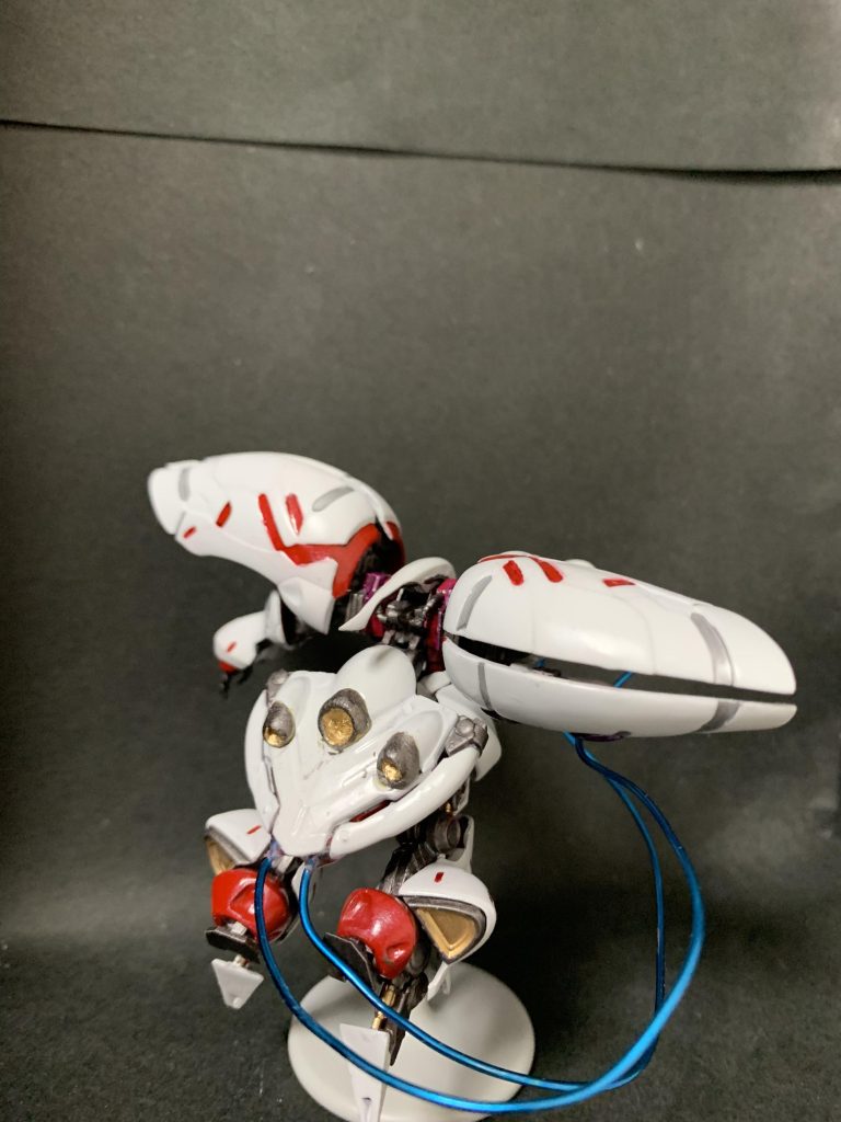 リアビューです。スカートのスラスターはパテ盛って作っています。