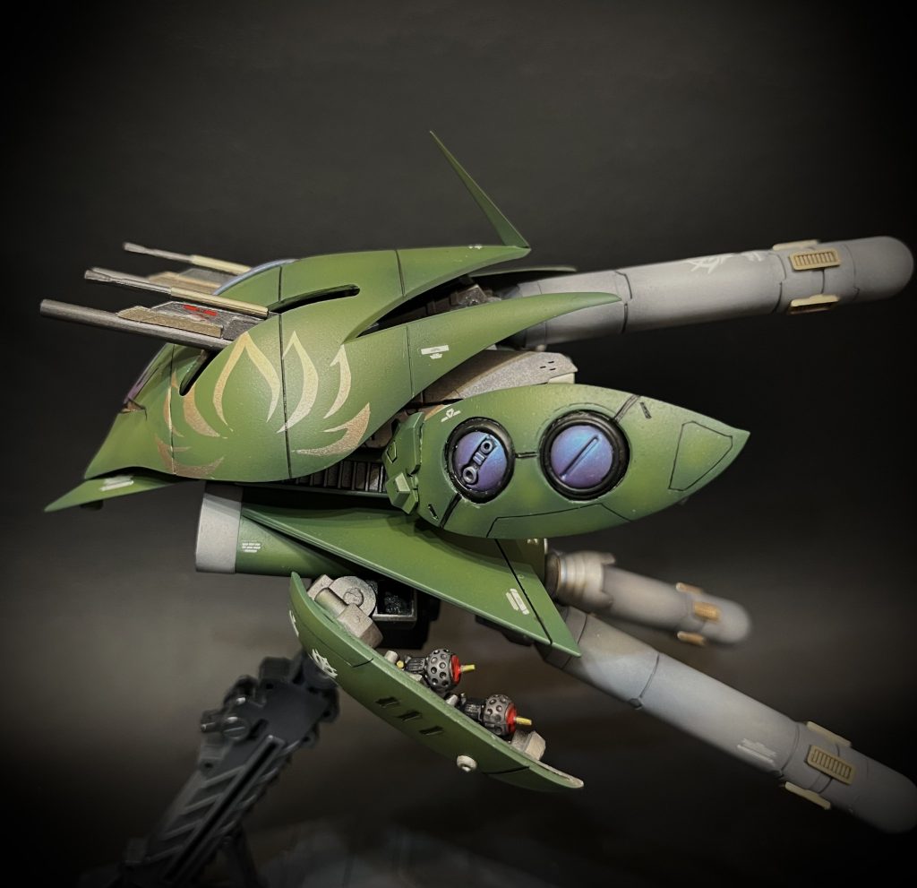 側部には蓮の花をマスキングで切り絵して塗装してみました、ちょっとお気に入りポイントです