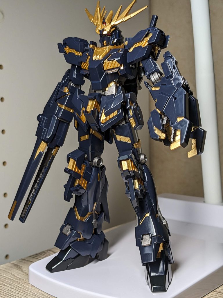 トップコート前の筆塗り後勉強したとおり薄め希釈で4〜5回塗って筆ムラはそれほど酷くないけど、トップコートをしくじって柚子肌？っぽくなってしまったこれまでは1回で済まそうとブシューーと吹いて液溜まりがちだったので、マイスター関田さんの動画のようにシュッと素早く吹いて重ね吹きしたのですがうまくいきませんでしたおそらく距離や移動速度や湿度とか他の条件がマズかったんでしょう。プラモデルは奥が深いです