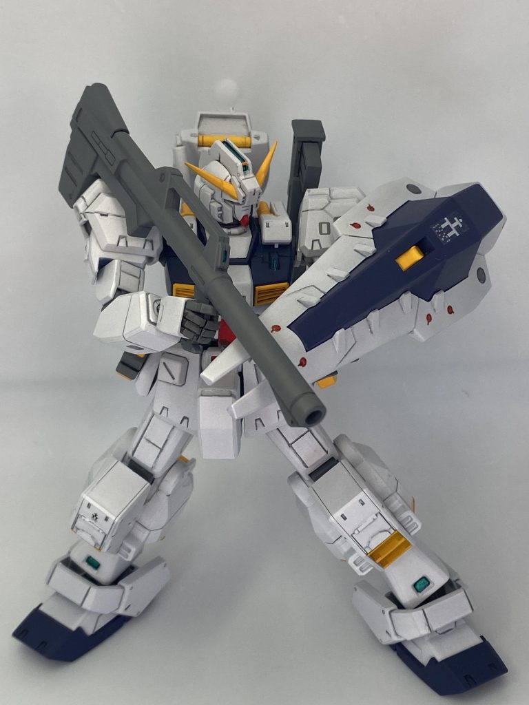 ゲーム内では主兵装をバズーカにすることも。武装が息切れしなくなるんで、俺はこっち派ですね。