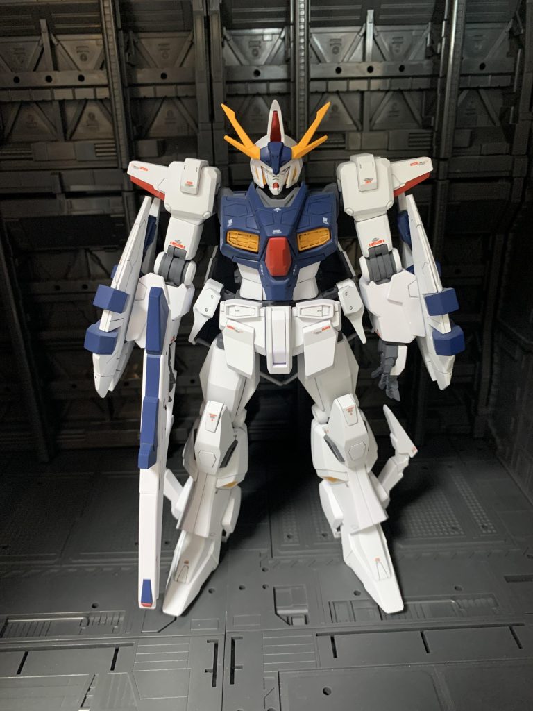 オデュッセウスガンダムです。塗り分けまで根気がなかったので、全体的に白いですねw面倒で二度とこの状態にはならないと思いますw