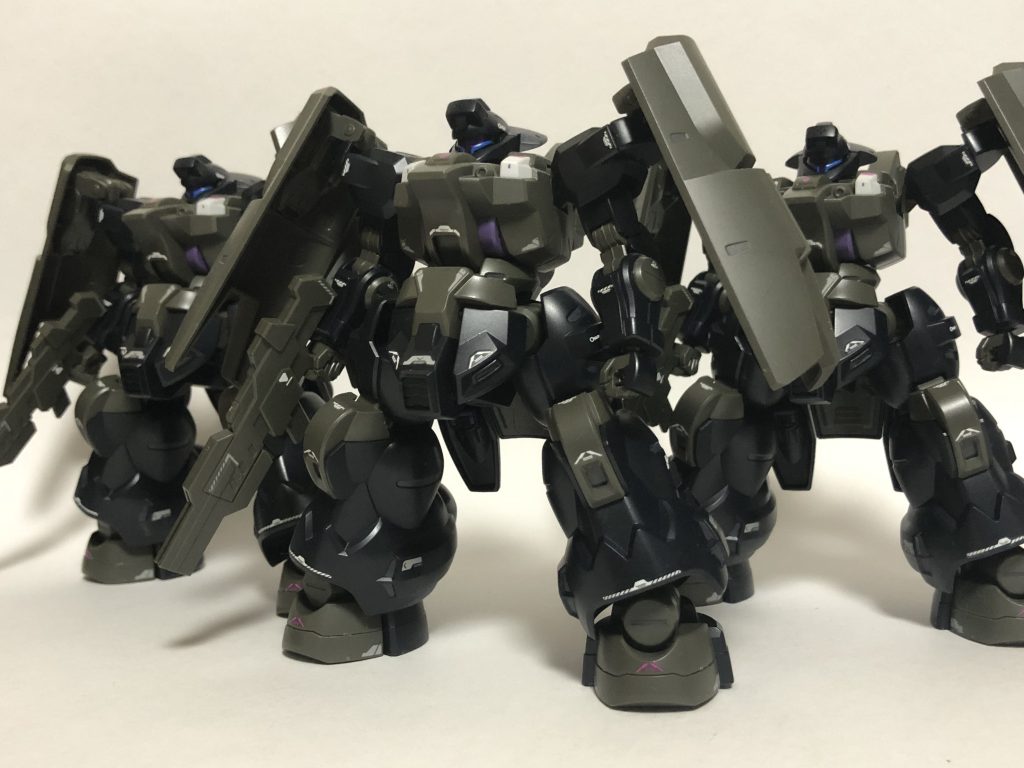 デカールを貼れば完成!ちなみに3つ作りました笑水星で一番好きな量産機です!