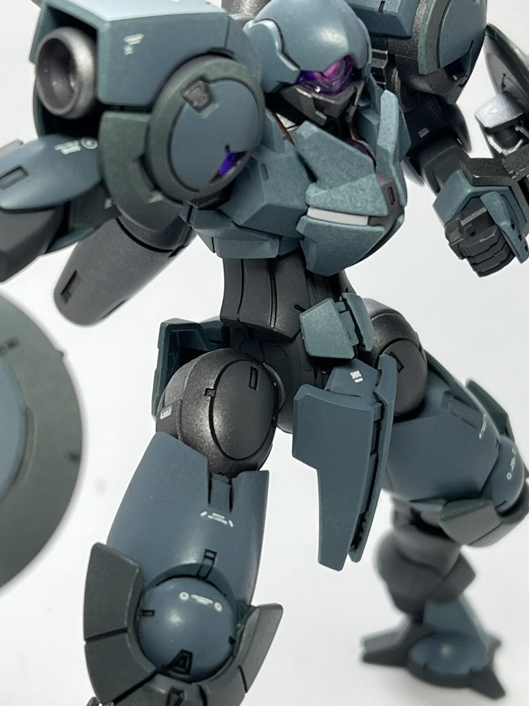 グリーン部分は塗装に結構ムラが出来てしまっていますが、そこまで気にならないと思う事にしています。