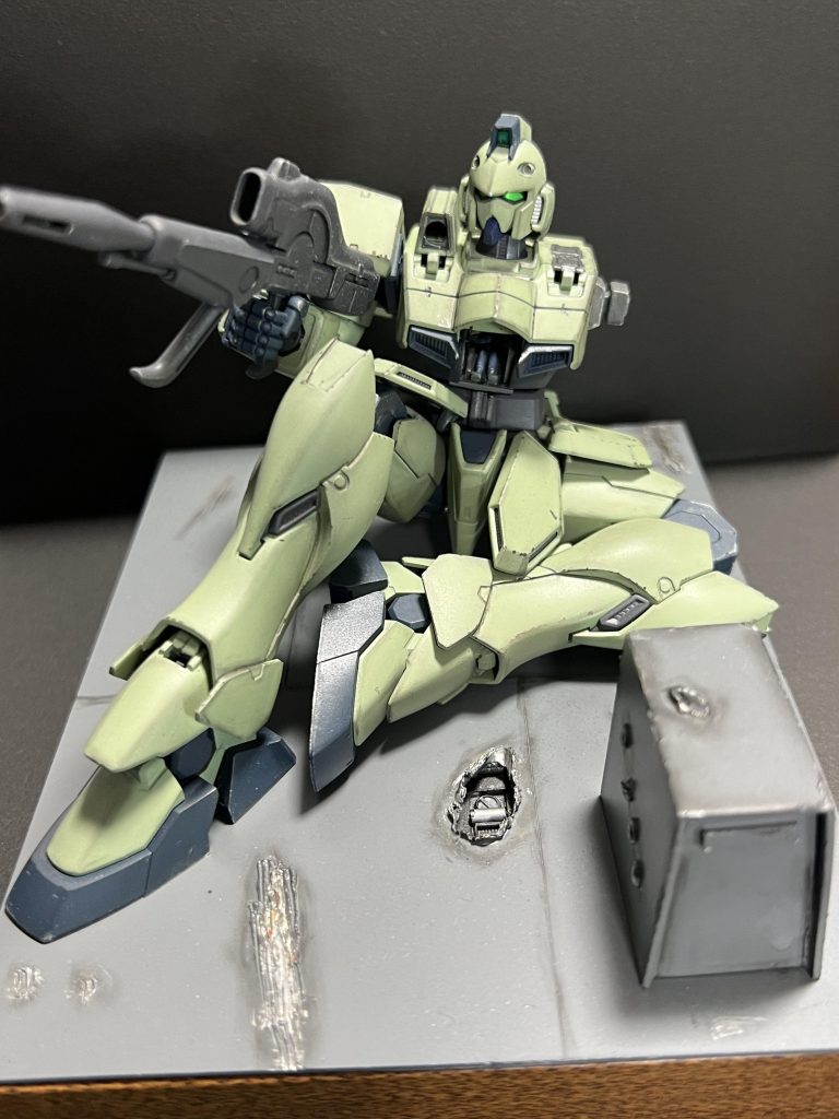 ジオラマベースは激戦中のリーンホースJr.の甲板をイメージして作成。このリーンホースJr.特攻のシーンは、老人たちが若者たちのためその身を捧げても闘いぬくVガンダムの中でも屈指の名シーンだと思います。1番好きなシーンをガンプラで再現してみました。 ご覧いただきありがとうございました。