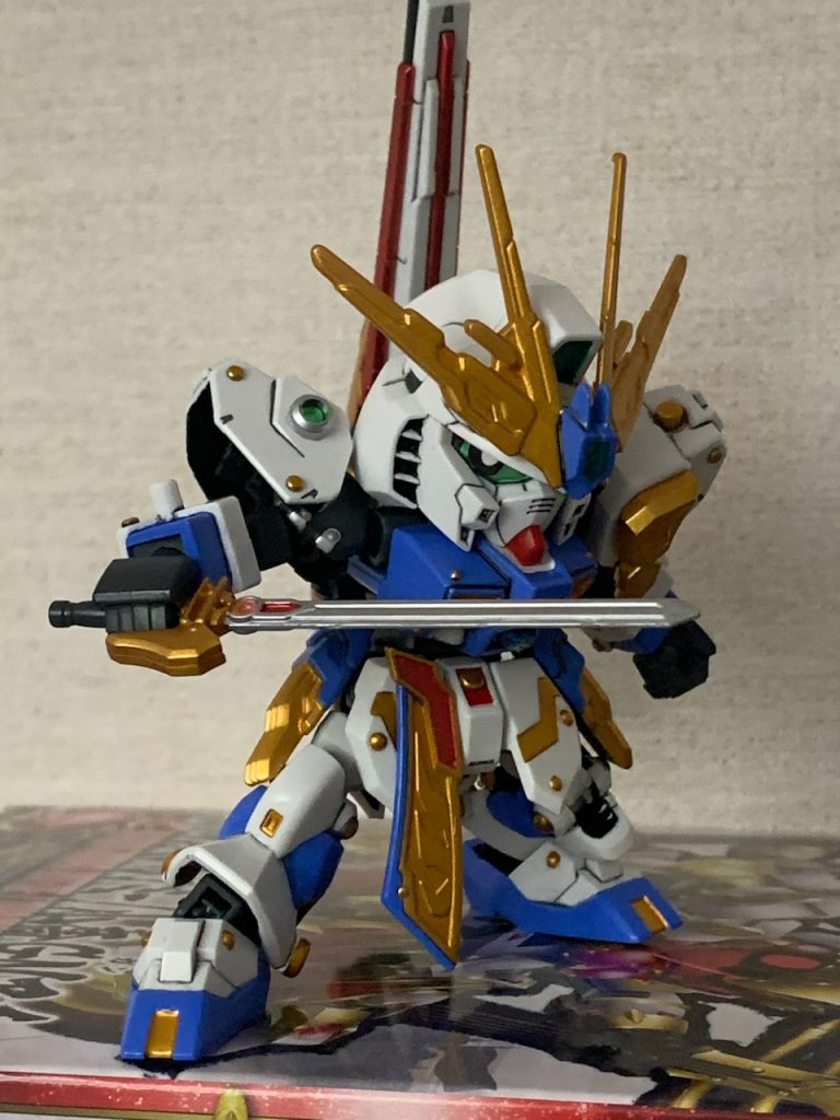 背面の剣を抜刀！