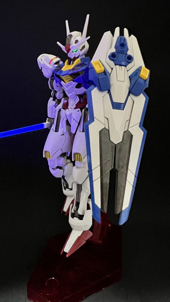 蛍光エナメルも使ってUVライトで光らせてます。