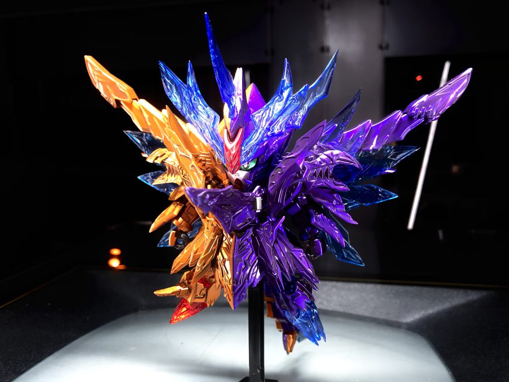 パープル側は素組みだとチープなシルバー色も相まって微妙でしたが、やはりこの色で来るとかなりしっくりきますね。